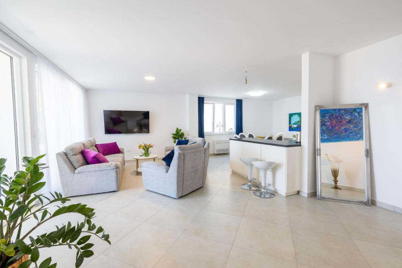 Villa Smaragd - Lapis - Luxury Apartment With Shared Pool Makarská Exteriér fotografie