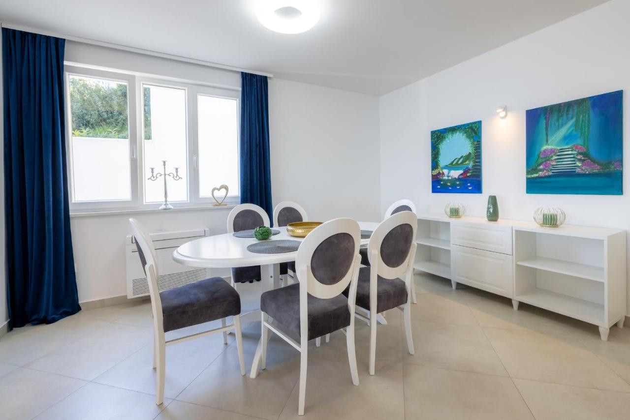 Villa Smaragd - Lapis - Luxury Apartment With Shared Pool Makarská Exteriér fotografie